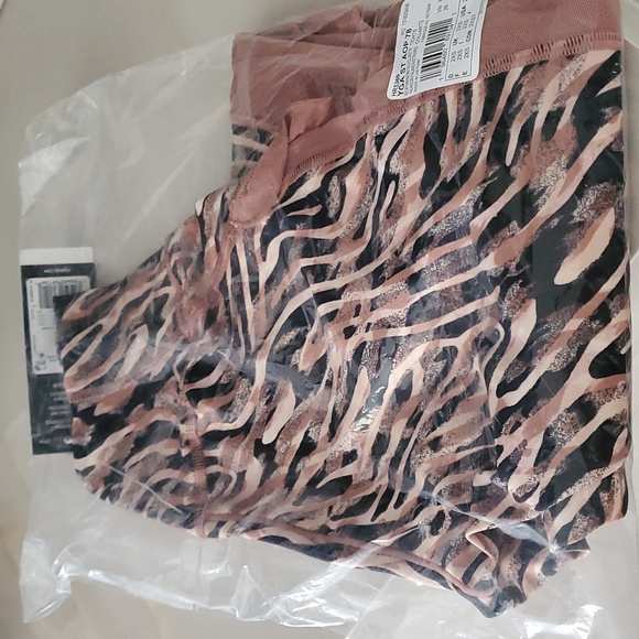 Adidas YOGA STUDIO CLASH PRINT 7/8 LEGGINGS & BRA - Picture 8 of 9